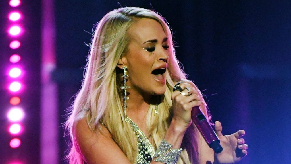 Carrie Underwood Sparks Plastic Surgery Speculation with Latest Instagram Workout Video